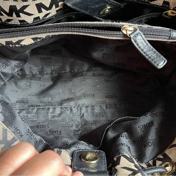 Micheal Kors Handbag - Picture 6 of 7